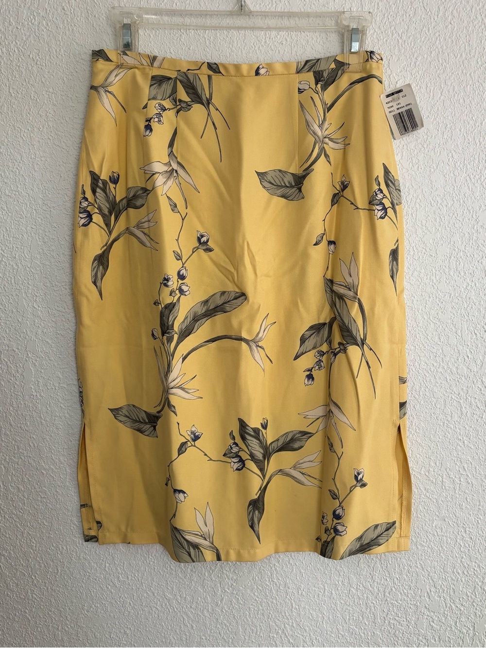 Hilo Hattie 100% Silk Yellow Floral Pencil Skirt with Gray Leaf Print